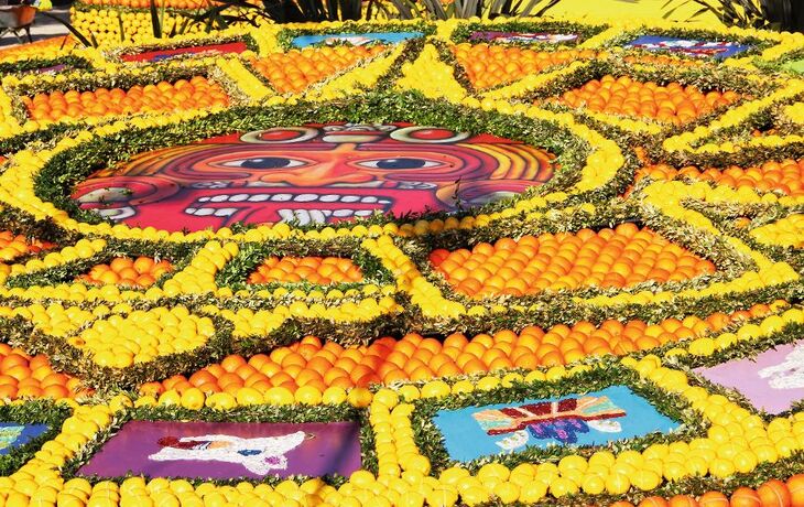 Kunstvolles Mandala aus Zitronen und Orangen auf dem Zitronenfest in Menton.