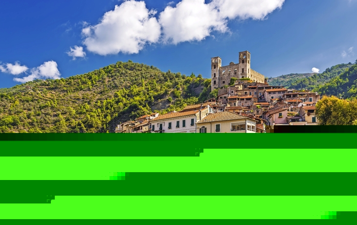 Dolceacqua: Brücke über Fluss Nervia, historisches Dorf, Castello dei Doria.