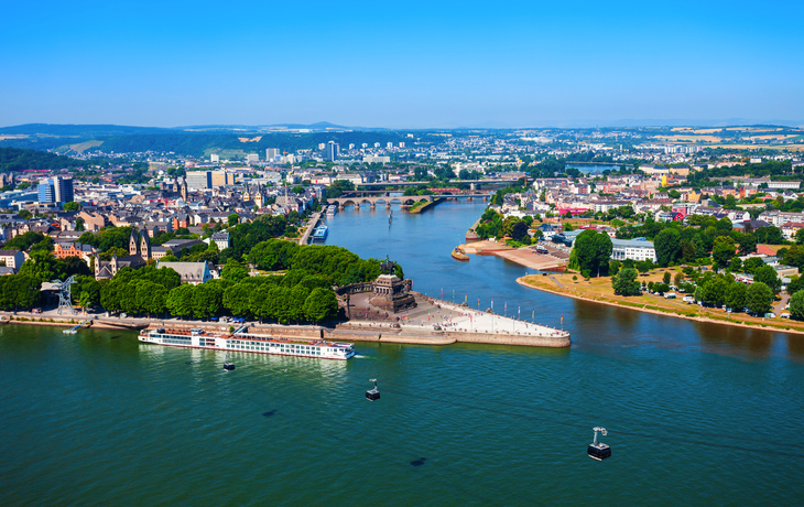 Skyline von Koblenz mit Rhein, Mosel und Deutschem Eck.