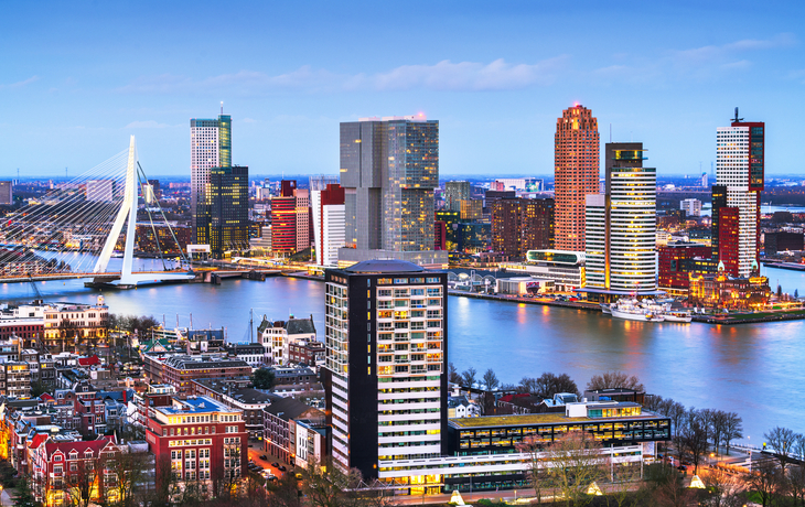 Skyline von Rotterdam mit der Erasmusbrücke
